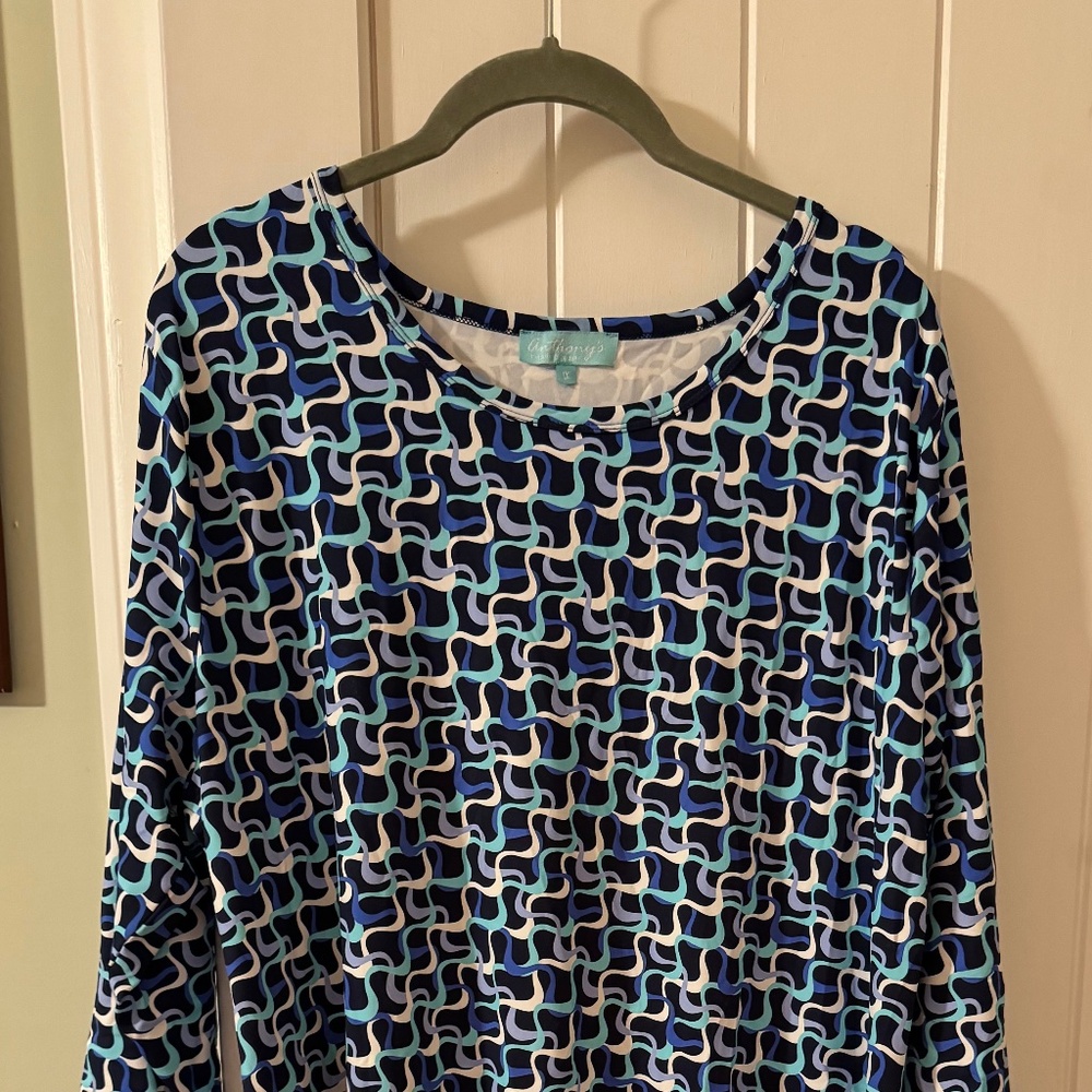 This is a Lulu-B STYLE Dress, "Blue Waves" Print, size 1X.